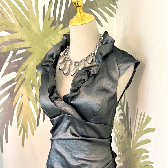 Xscape,Metallic Ruffle Satin Cocktail Silver Elegant Gray Satin Dress,EUC,Size 4 - Picture 13 of 13